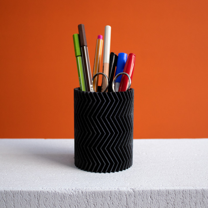 3D Printable Zigzag Pencil Cup Vase Mode By Erwin Boxen