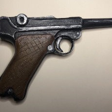 Picture of print of German luger pistol