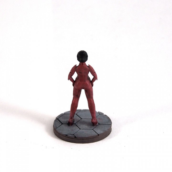 Female Starfarer (28mm Miniature) image