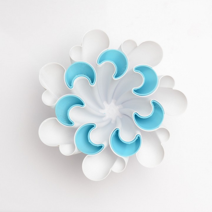 Clover Vase (multi-piece vase-mode print!) image
