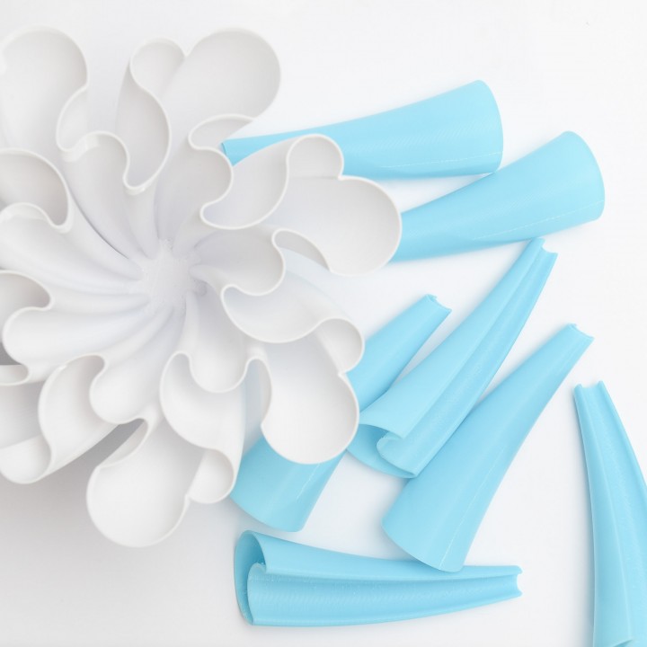 Clover Vase (multi-piece vase-mode print!) image