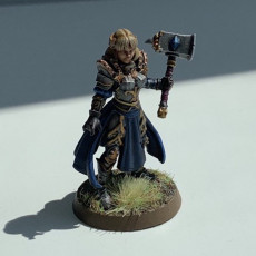 Picture of print of Maryka - Female Paladin - 32mm - DnD