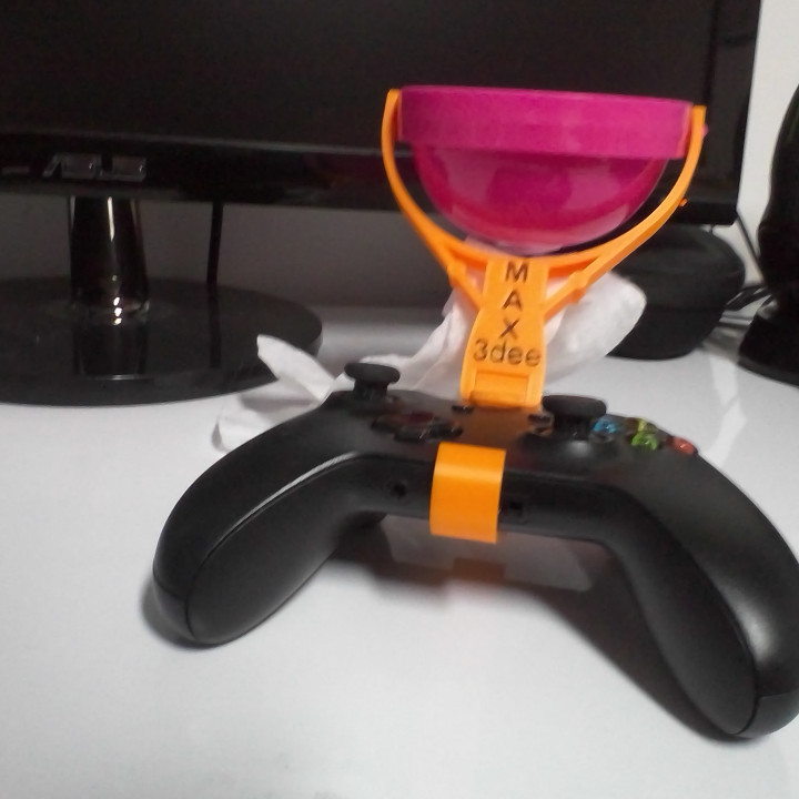 3D Printable XBOX ONE Gyro Bowl Holder fo Controller by Massimo Vaturro