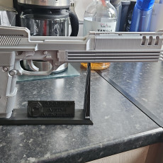Picture of print of Imroved Robocop Auto 9 gun model stand