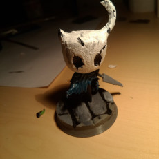 Picture of print of Epic Hollow Knight figure with a stand : The Knight