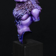 Picture of print of Oleana the Werewolf Queen bust pre-supported