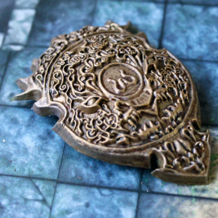 3D Printable Shield of the Hidden Lord by Jacob Olsson - Roleplaying ...