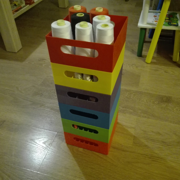 3D Printable Thread boxes by Laci Legath