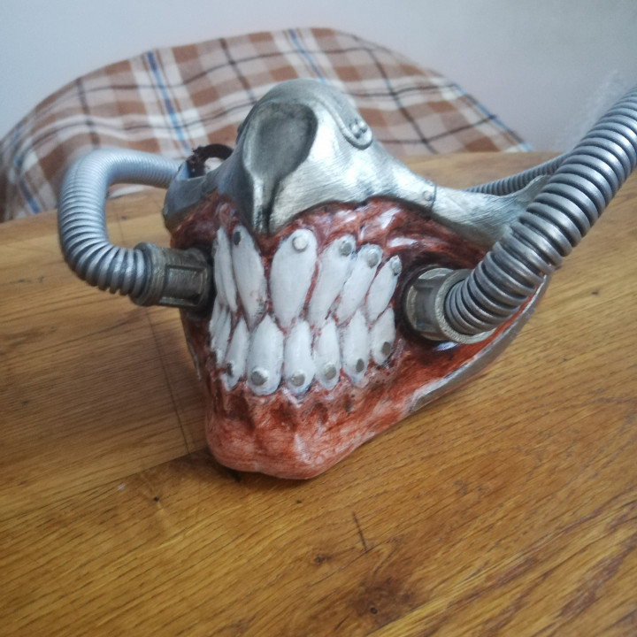 Immortan Joe Mask, Sharp teeth image
