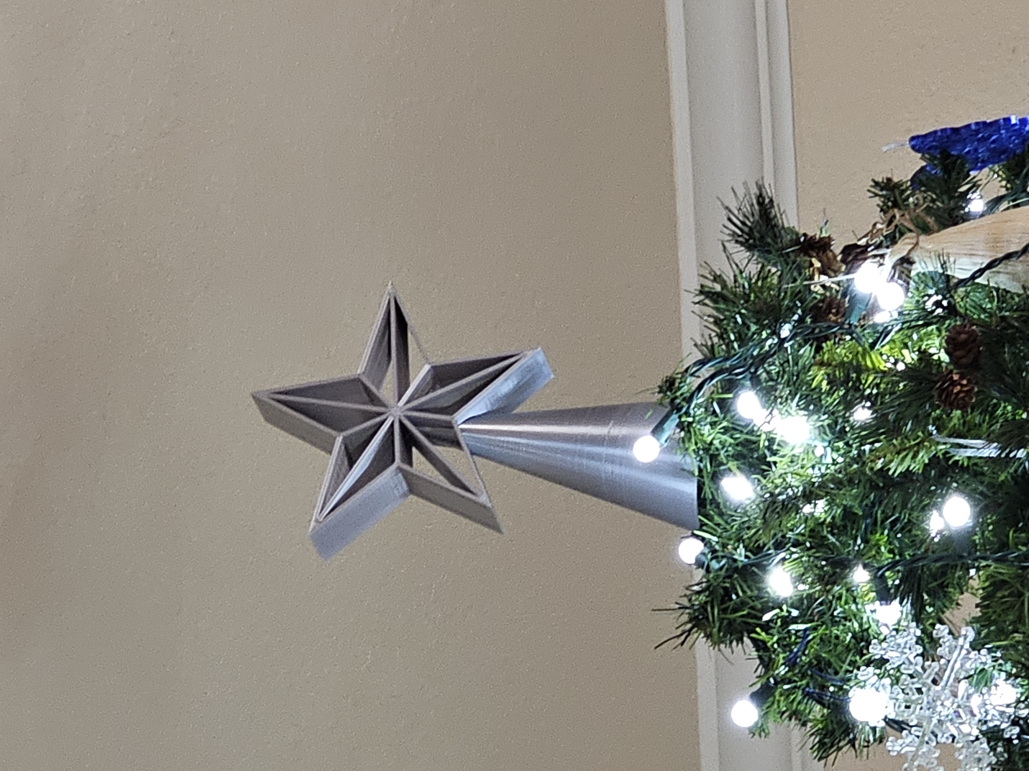 3D Printable Christmas Star Tree Topper by Peter Ovard
