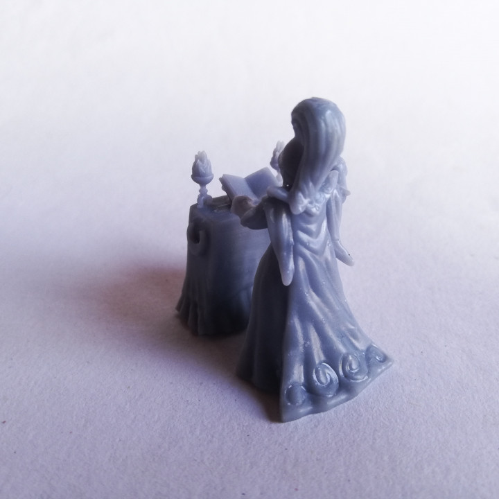 Elven Altar miniature (28mm) image