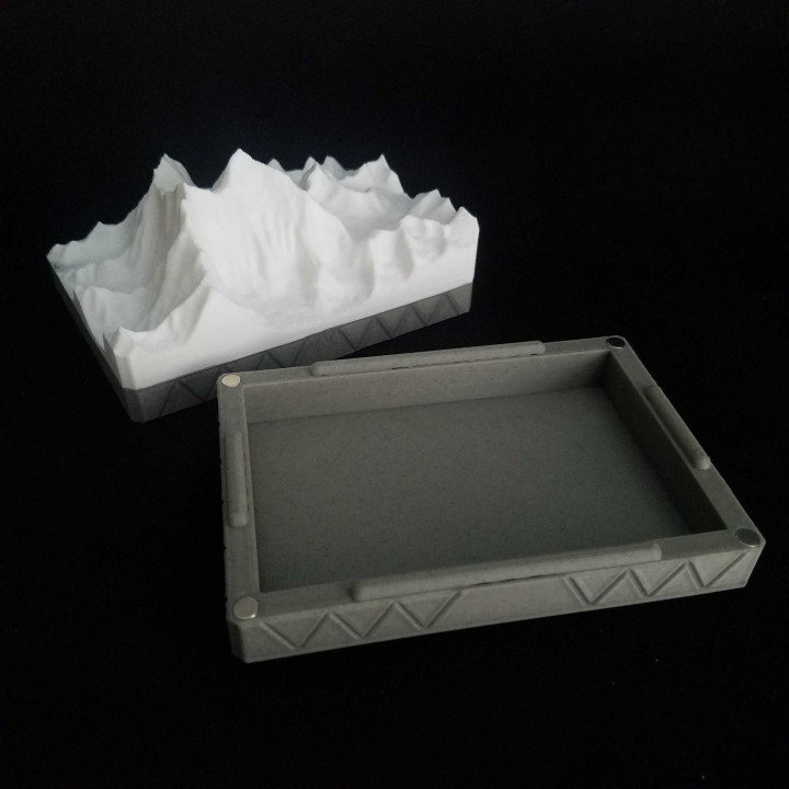 Mount Everest Magnetic Box image