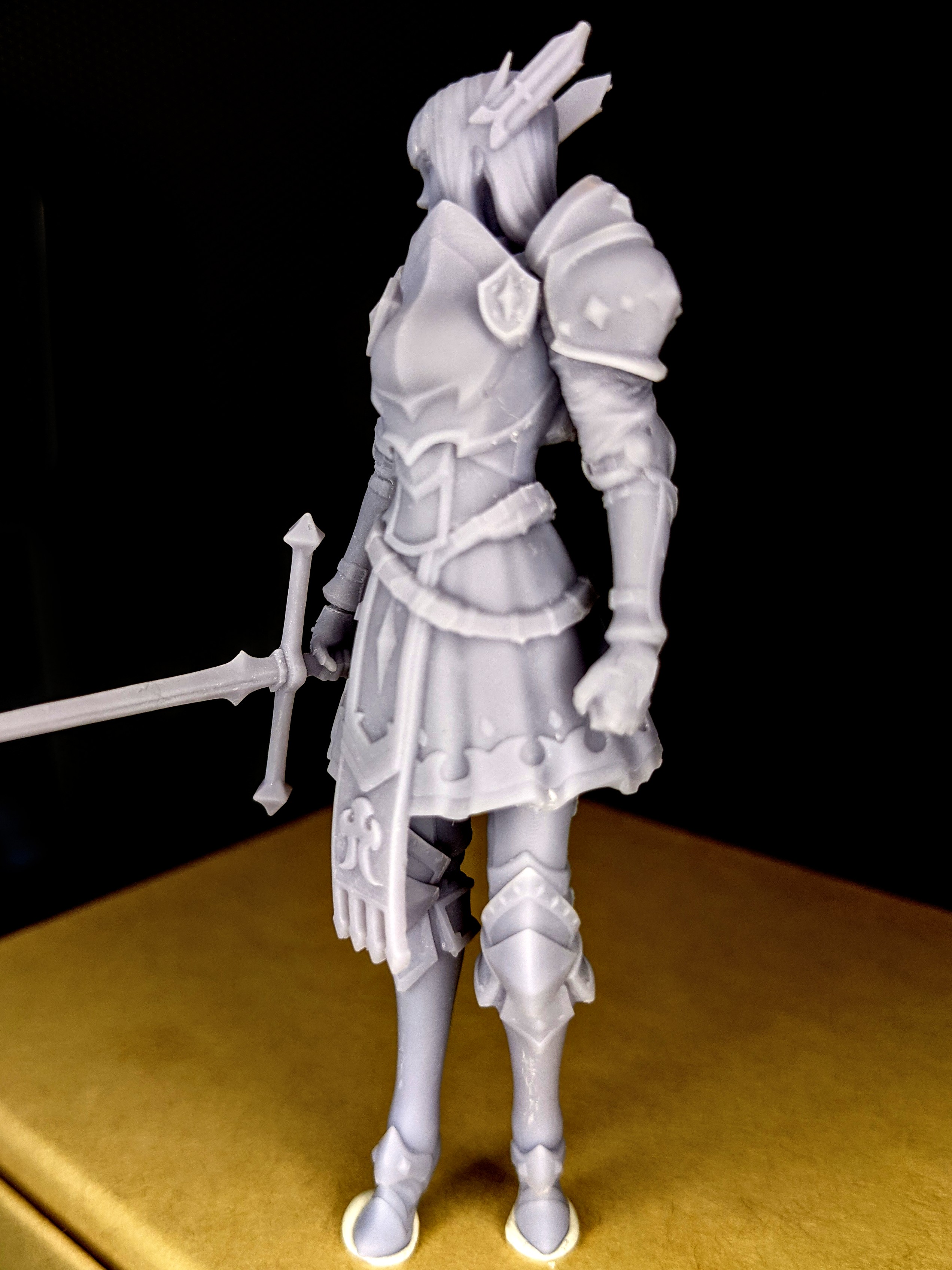 3D Printable Crystal - 75mm - Female knight - DnD by RN Estudio