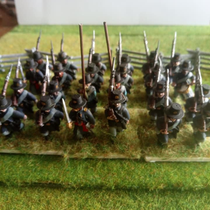 10-15mm Union Infantry in Frock Coats Marching Pose 1 UA-UN-3