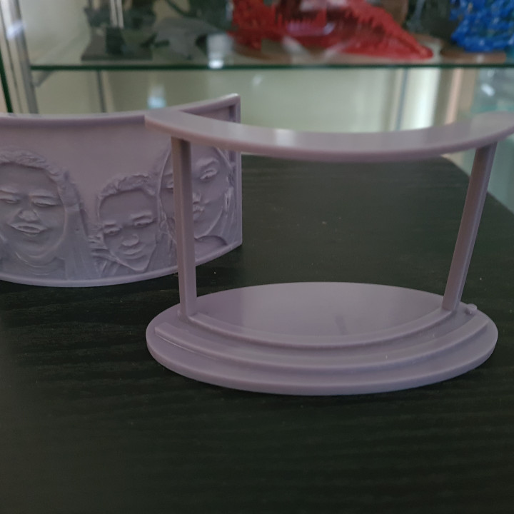 Stand for curved Lithophane image