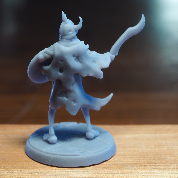 3D Printable Skeleton warrior with sword and shield presupported 