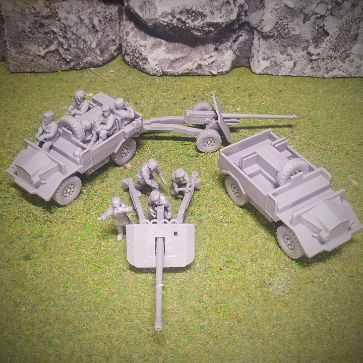 UK paratroopers 17pdr gun with Morris tractor - 28mm image