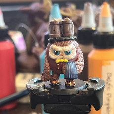Picture of print of Owlkin Barkeep Miniature - Pre-Supported