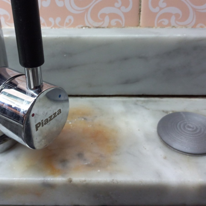 3D Printable Kitchen counter hole cover by Pablo