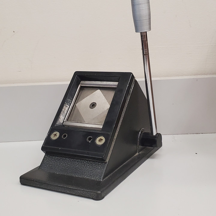 Passport photo cutter