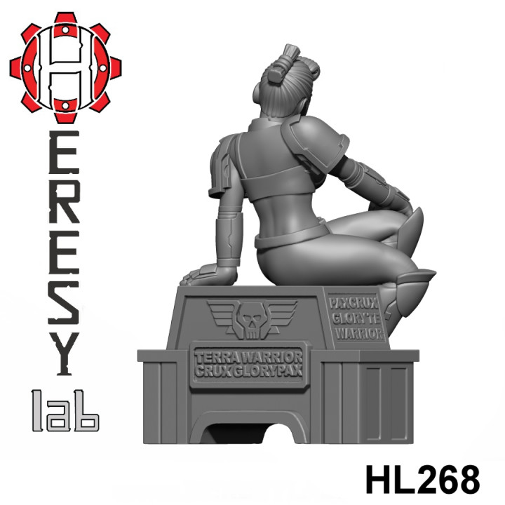 HL268 - Heresylab - SciFi Female PinUp The Fist Guard