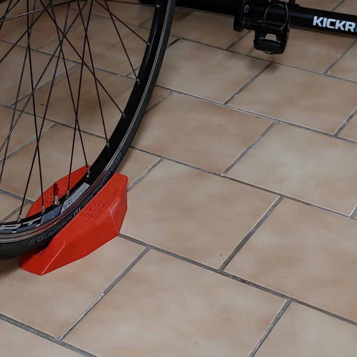 Bike front wheel support for home training image
