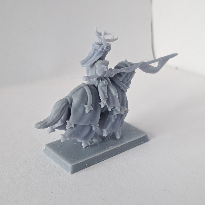 Knight of the Forest character miniature (32mm, modular) image