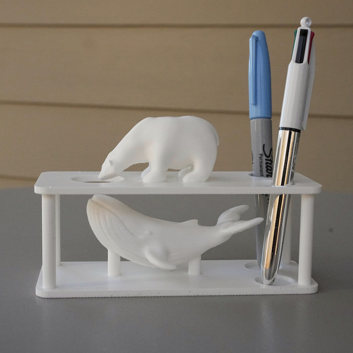 Polar kiss pen holder image
