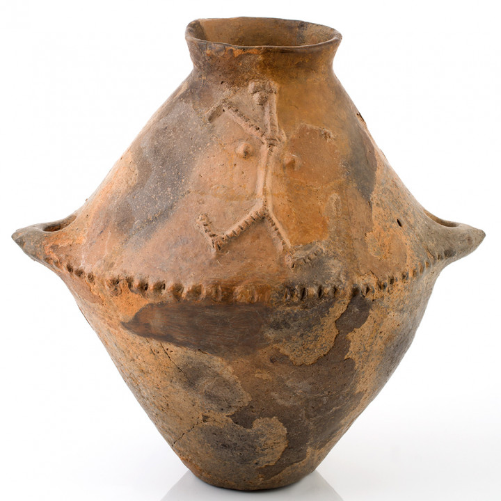 Clay amphora with the image of a woman