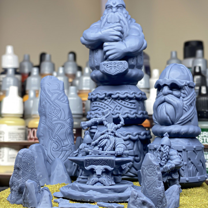 Ancient Dwarf Forge and Great Dwarf Runemaster - Highlands Miniatures