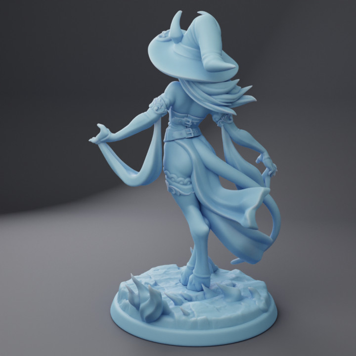 Alytress the Witch - Figure scale image