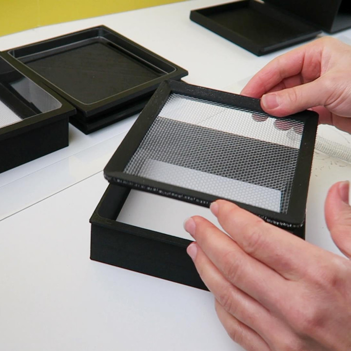 3D Printable Desktop Mealworm Farm (SelfSorting) by Lindy Design Lab