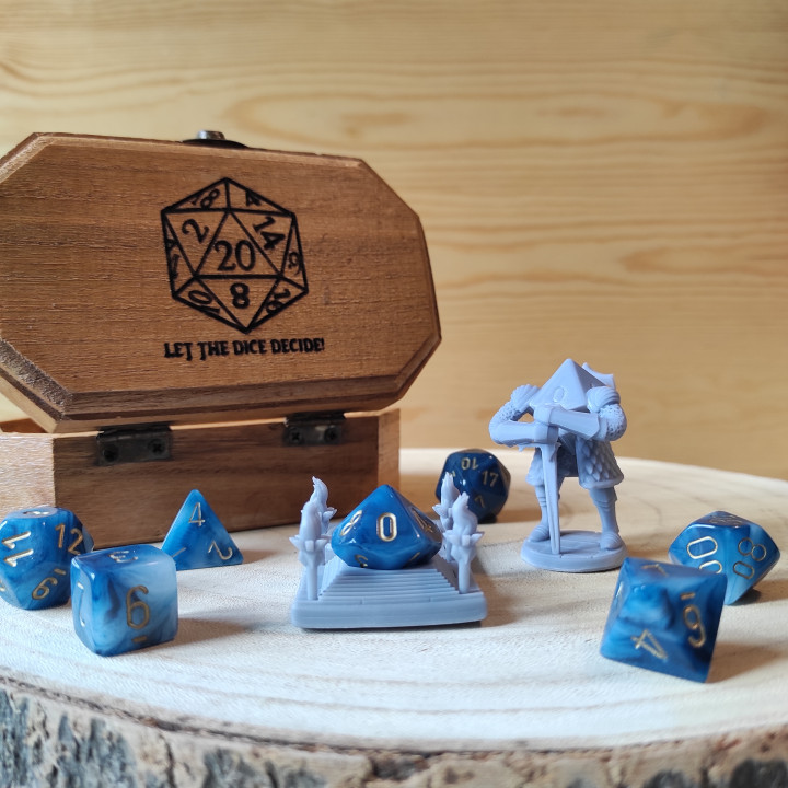 Dice Keepers - D10 Paladin miniature & polyhedral dice stand