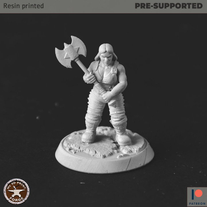 Dwarf Female Warrior two models