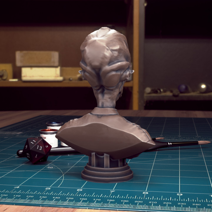 Alien Bust [Pre-Supported]