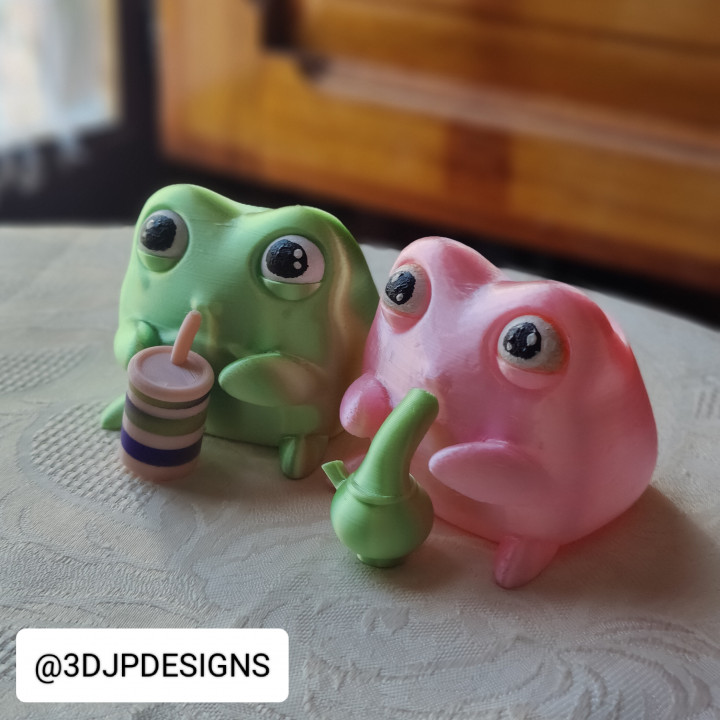 Frog Drinking Couple image