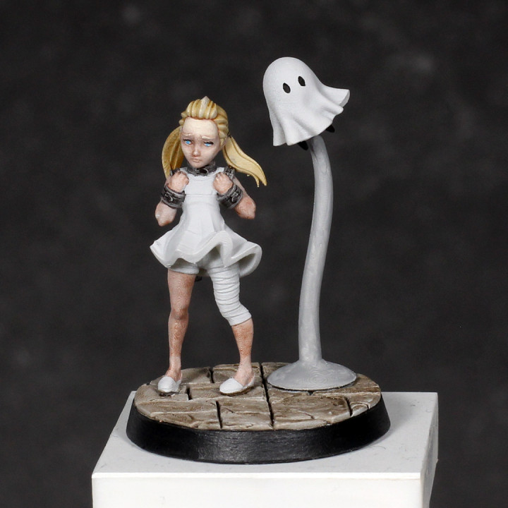 Fio and Mama - Nier: Reincarnation - 32mm Miniature