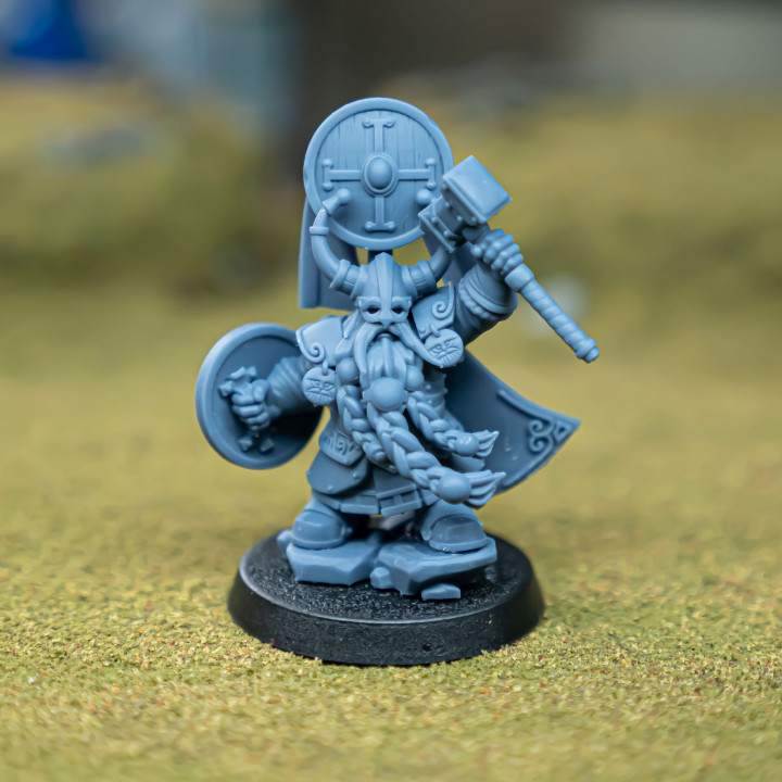 Dwarf Prince with Hammer and Shield - Highlands Miniatures