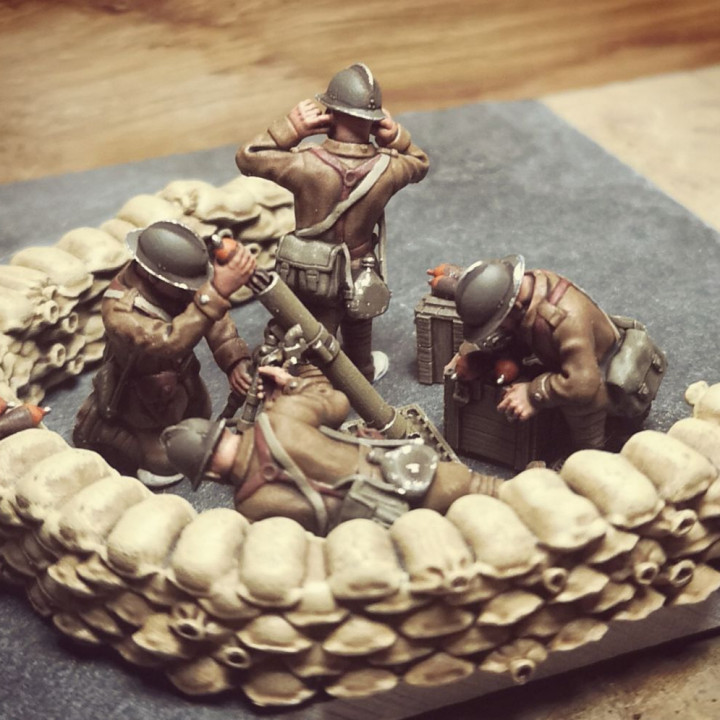 28mm (27/31 Brandt Model), 81mm french mortar, crew and sandbags image