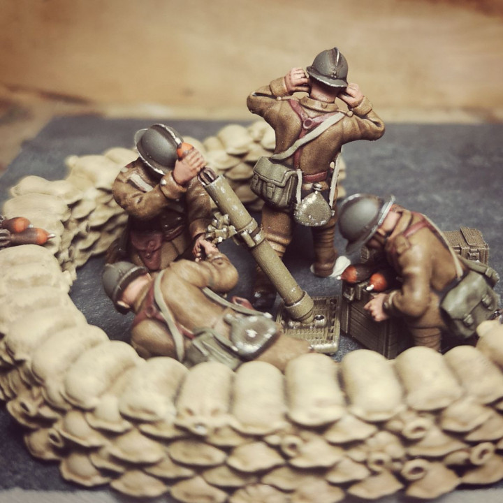 28mm (27/31 Brandt Model), 81mm french mortar, crew and sandbags image