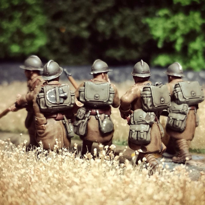 WW2 28mm french regular infantry scouting