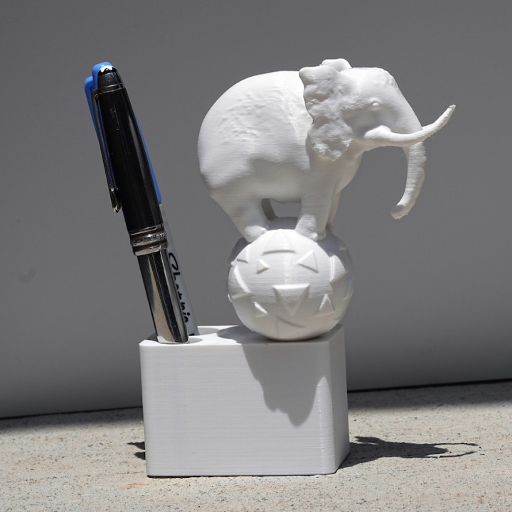 Elephant pen holder