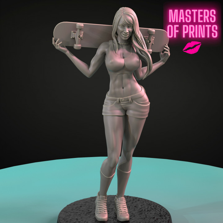 SKATE GIRL - LACEY - SFW AND NSFW - EROTIC MINIATURE 75 MM SCALE