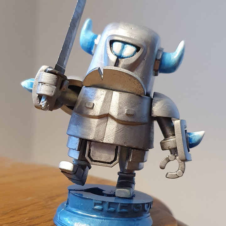 クラロワ クラクラ ミニペッカMINI P.E.K.K.A. フィギュア クラロワ ミニペッカ フィギュア クラッシュロワイヤル - メルカリ