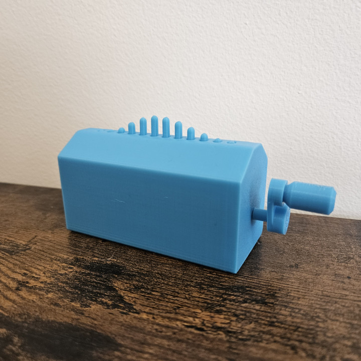 3D Printable Sine Wave Desktop Crank Toy by Sean Dickens