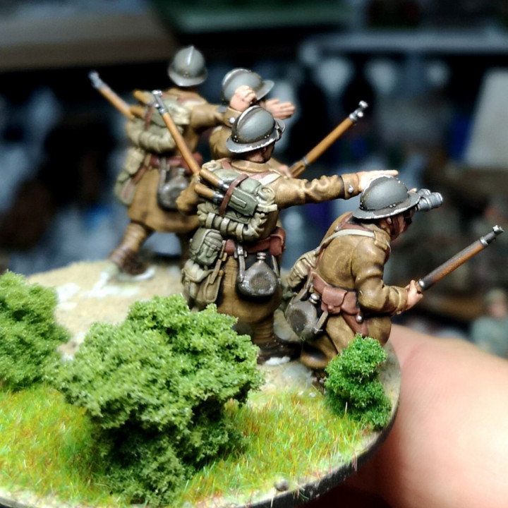 28mm 1940 french reserve NCO with rifles image