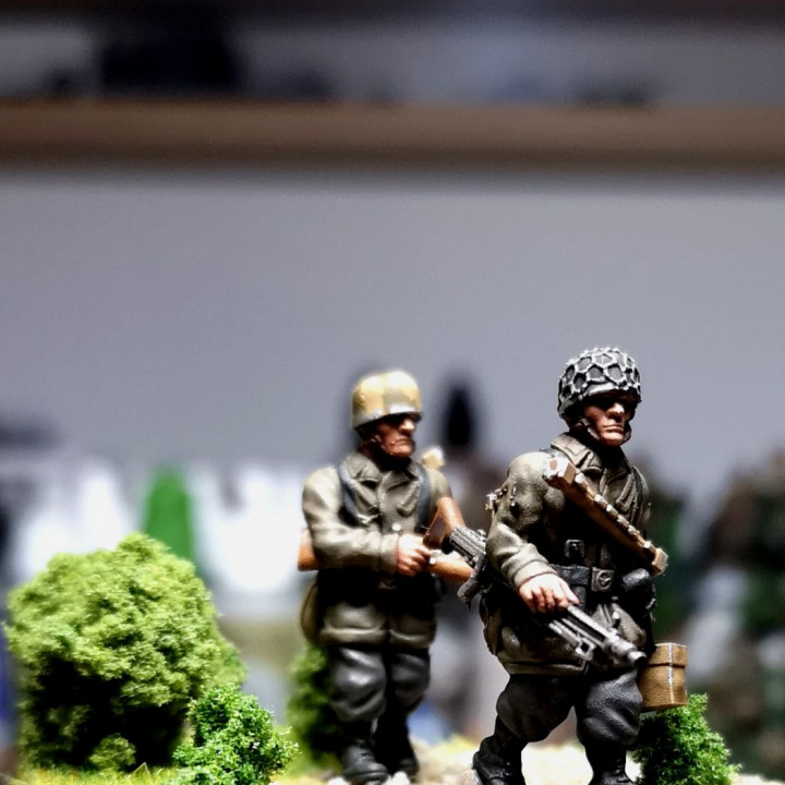 28mm German Fallschirmjager LMG 42 Team 2