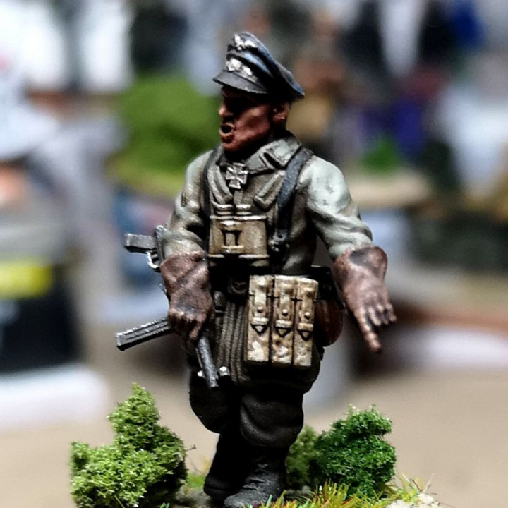 28mm German Fallschirmjager Officer