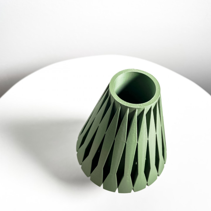The Onde Vase, Modern and Unique Home Decor for Dried and Flower Arrangements | STL File