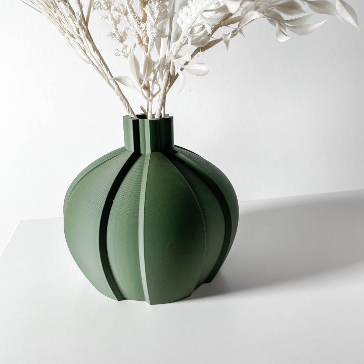 The Yomu Short Vase, Modern and Unique Home Decor for Dried and Preserved Flower Arrangement image